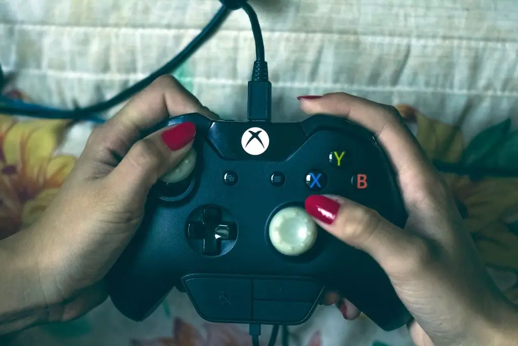 Can I Charge An Xbox One Controller With Phone Charger AllTechLoaded